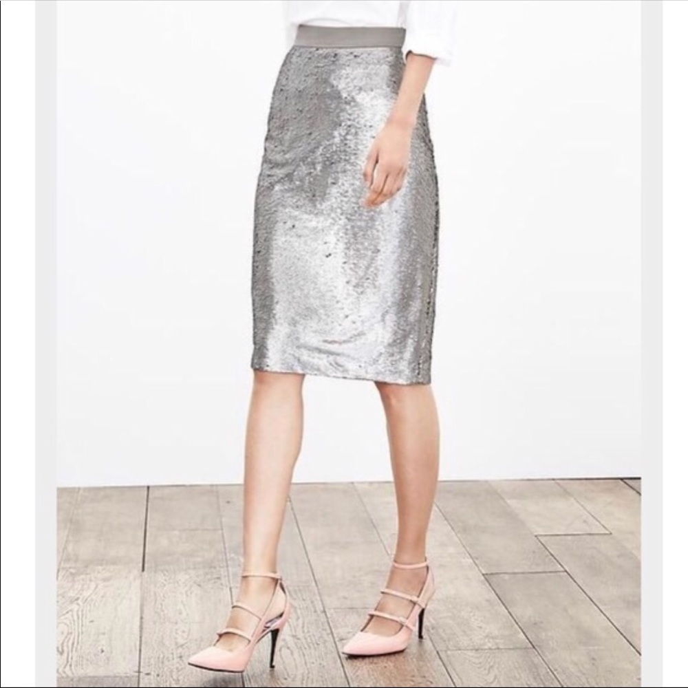 Sequins skirt for a night out!